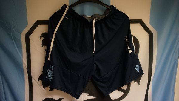 Matchworn! Kurze Trainingshose Profis mit Nummer. Größe XL.