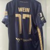 Matchworn aus Halle. Das Trikot des Torschützen Daniel Wein (Größe XL).