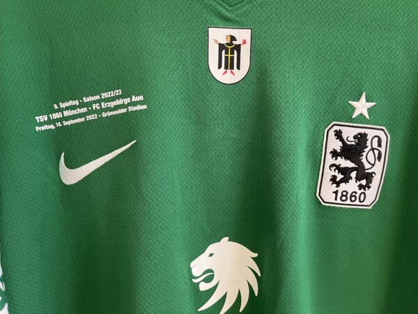 Matchworn! Wiesn-Trikot aus dem Spiel gegen Erzgebirge Aue. Marius Wörl, Größe M. – Bild 2