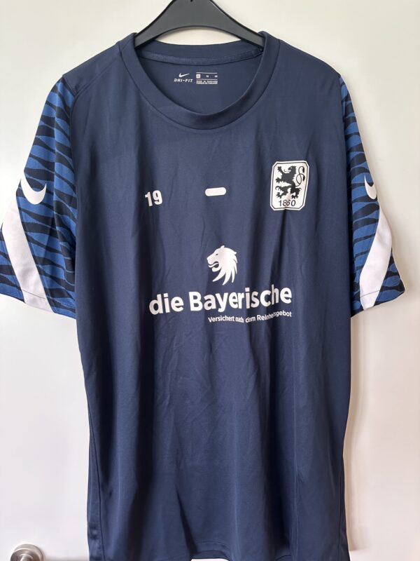 Trainingsset 2 Teile – Fynn Lakenmacher, #19, Größe XL.