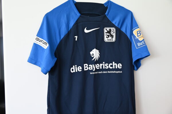 Trainingsset 4-teilig Größe M beflockt Saison 22/23 – Bild 2