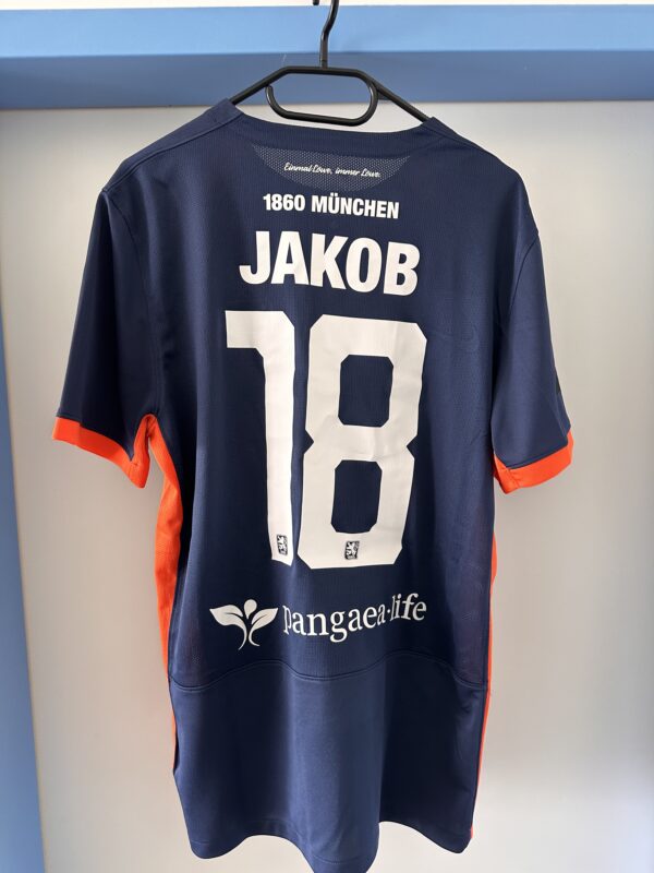 Matchworn im ersten Spiel nach der Rückkehr. Away-Trikot #18 Kilian Jakob, Größe L