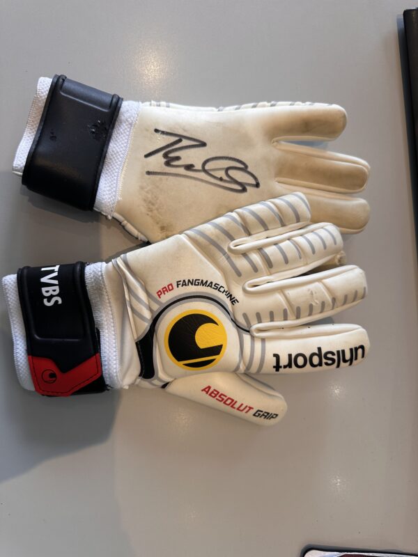 Matchworn & signiert. Torwart-Handschuhe von Thomas Dähne.