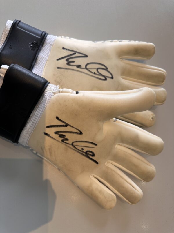 Matchworn & signiert. Torwart-Handschuhe von Thomas Dähne. – Bild 3