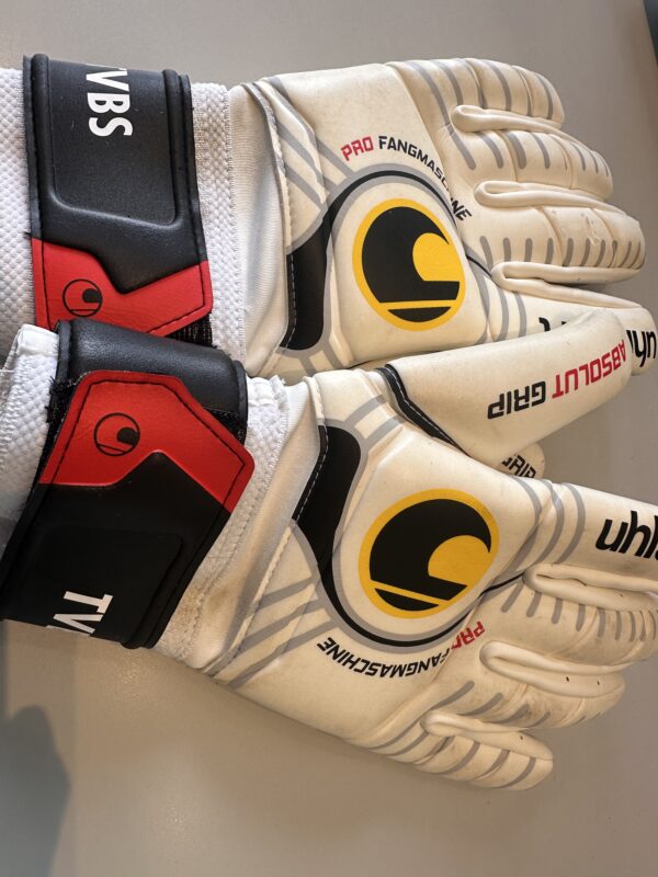 Matchworn & signiert. Torwart-Handschuhe von Thomas Dähne. – Bild 2