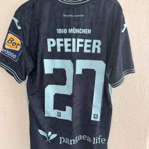 Matchworn in Regensburg. Away-Trikot #27 Manuel Pfeifer, Größe M