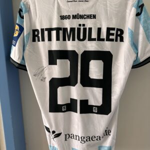 Das erste Löwen-Trikot von Marvin Rittmüller, Größe L, signiert.