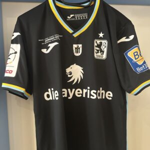 Oktoberfest-Trikot mit Spiel-Flock. Jesper Verlaat, Nr. 4, Größe L.