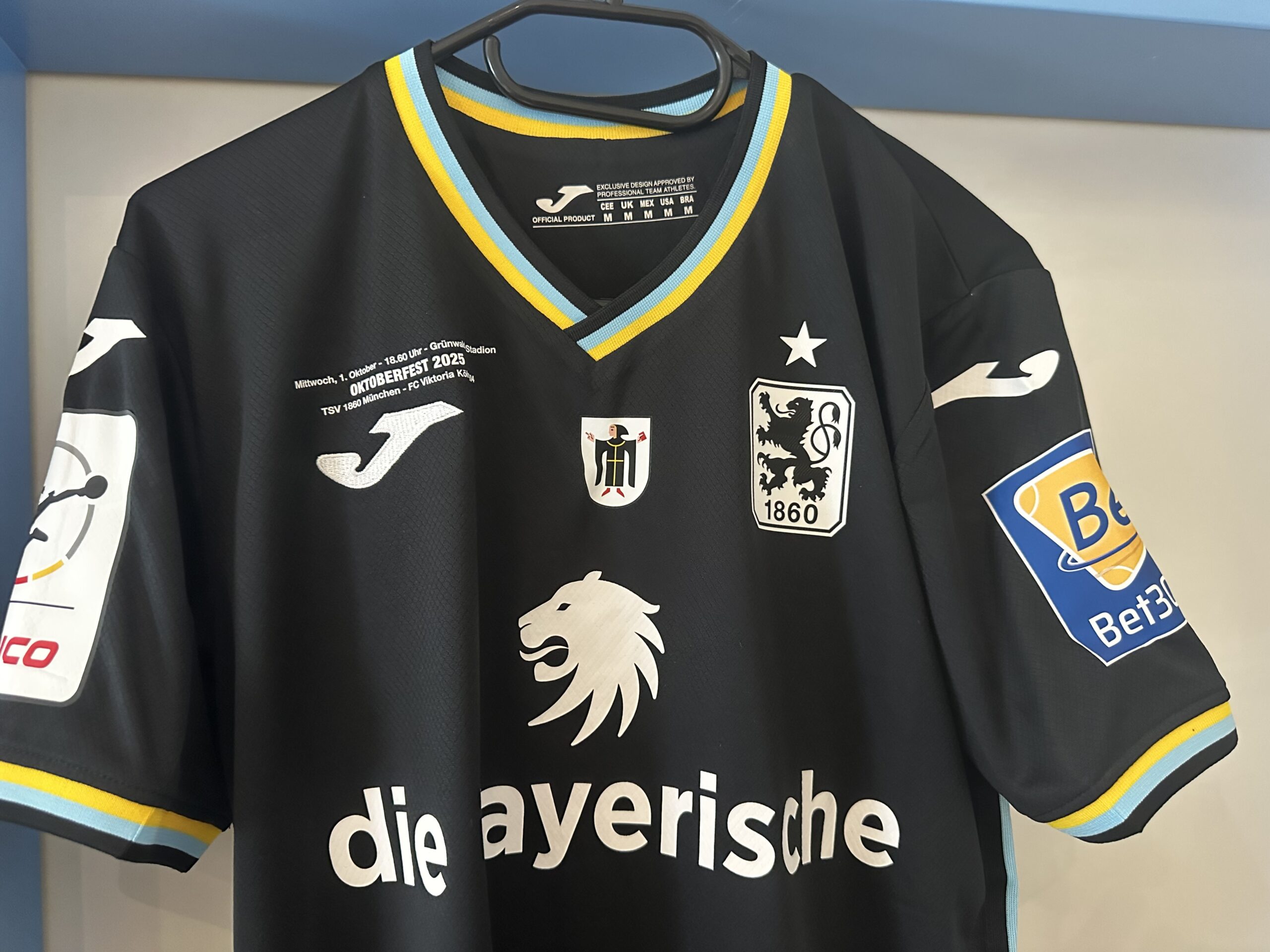 Oktoberfest-Trikot mit Spiel-Flock. Jesper Verlaat, Nr. 4, Größe L. – Bild 2