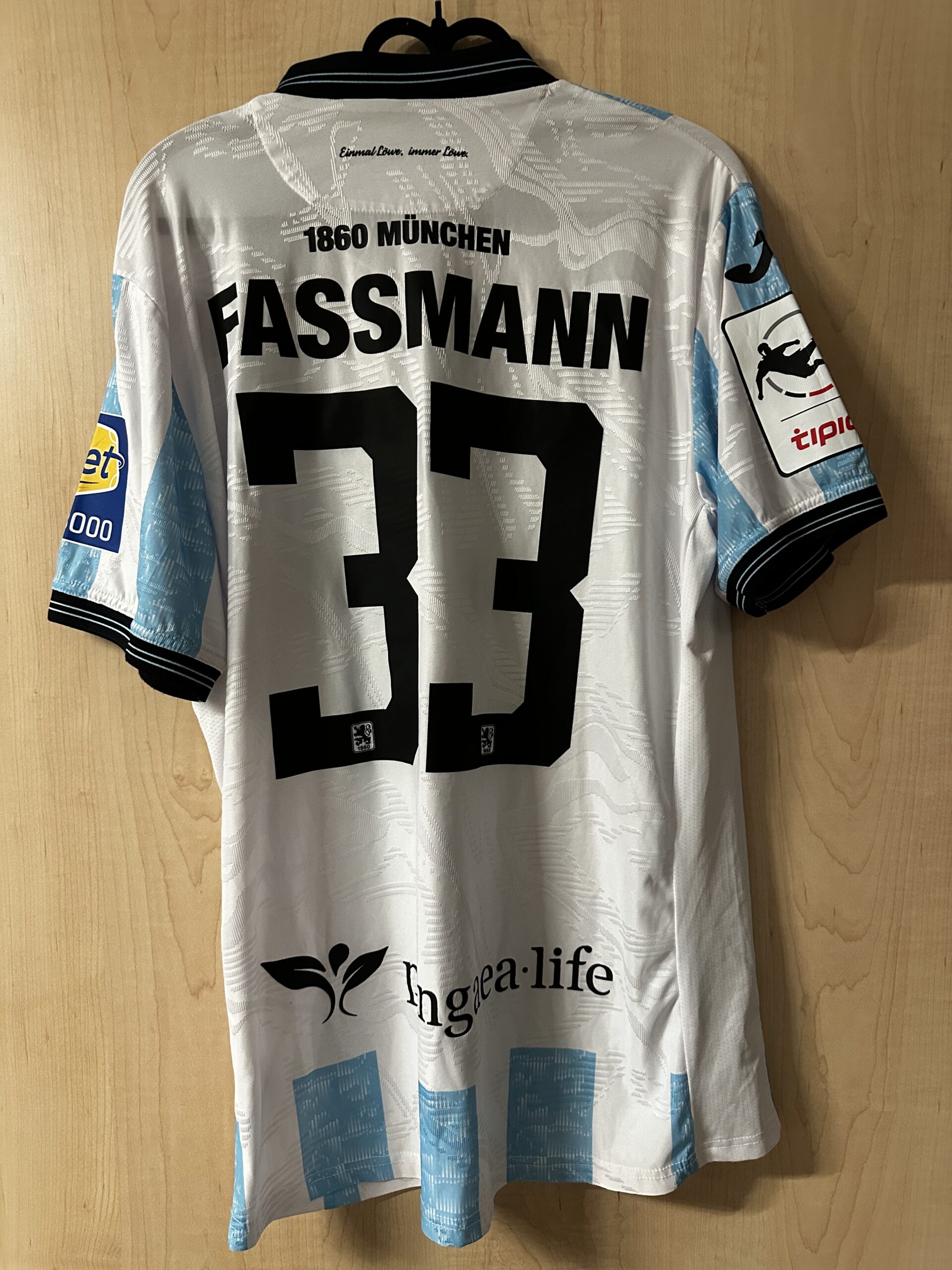 Sechzig gegen Rassismus. Original-Spielertrikot Lasse Fassmann, Größe XL. – Bild 3