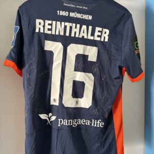 Original-Spielertrikot mit Autogrammen. Max Reinthaler, Größe L.