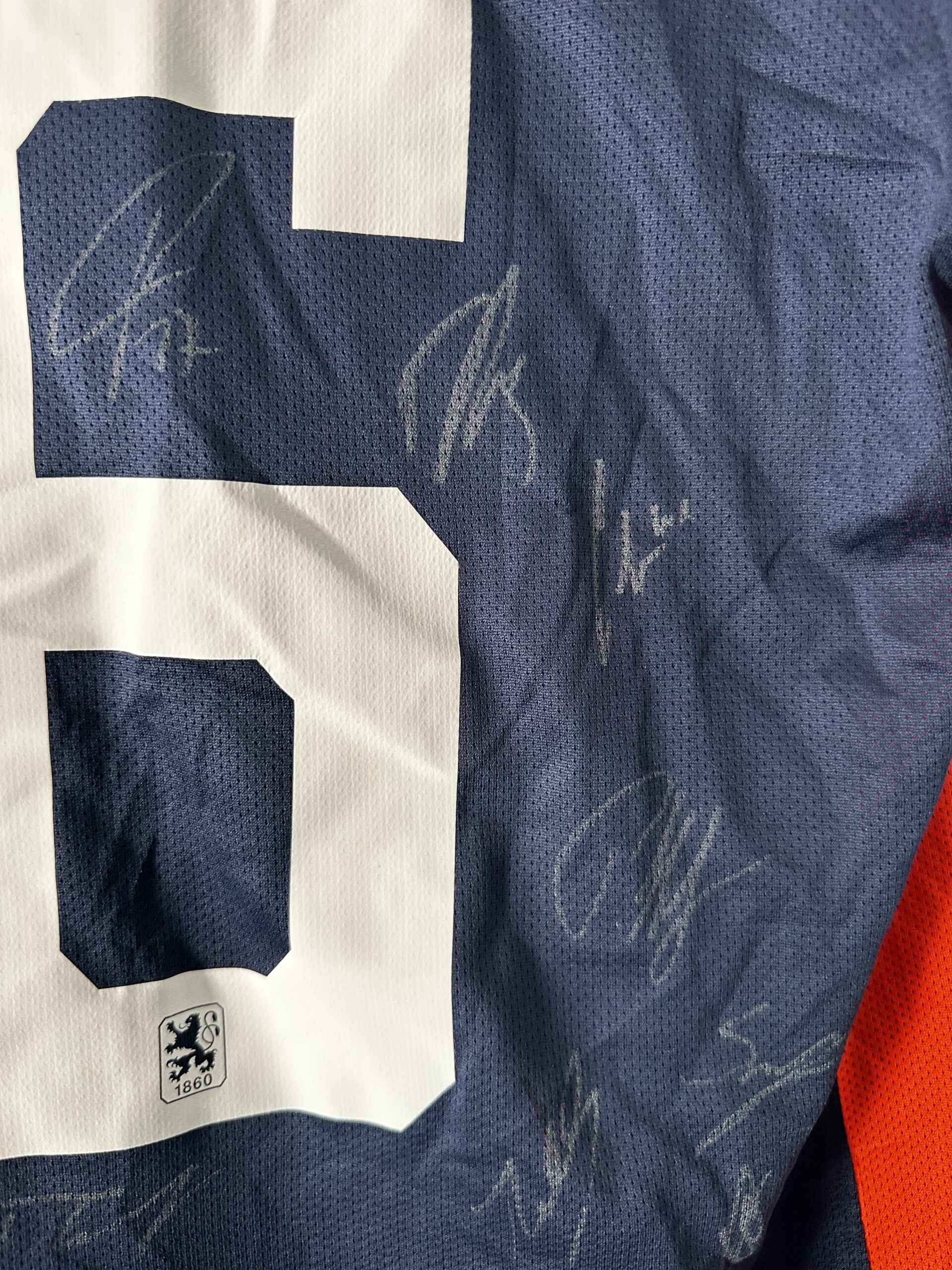 Original-Spielertrikot mit Autogrammen. Max Reinthaler, Größe L. – Bild 2