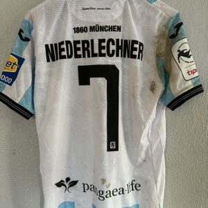MATCHWORN für den guten Zweck. Home-Trikot aus M60SCV von Florian Niederlechner, Größe L.