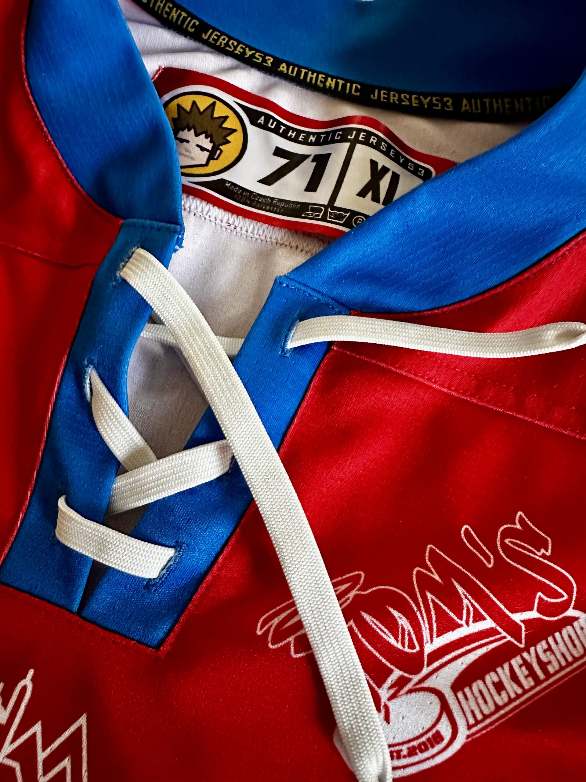 ECT: Original Spieler-Trikot Tölzer Löwen – 60 Jahre deutscher Meister – Home. #74, Ludwig Nirschl, Größe L. – Bild 7