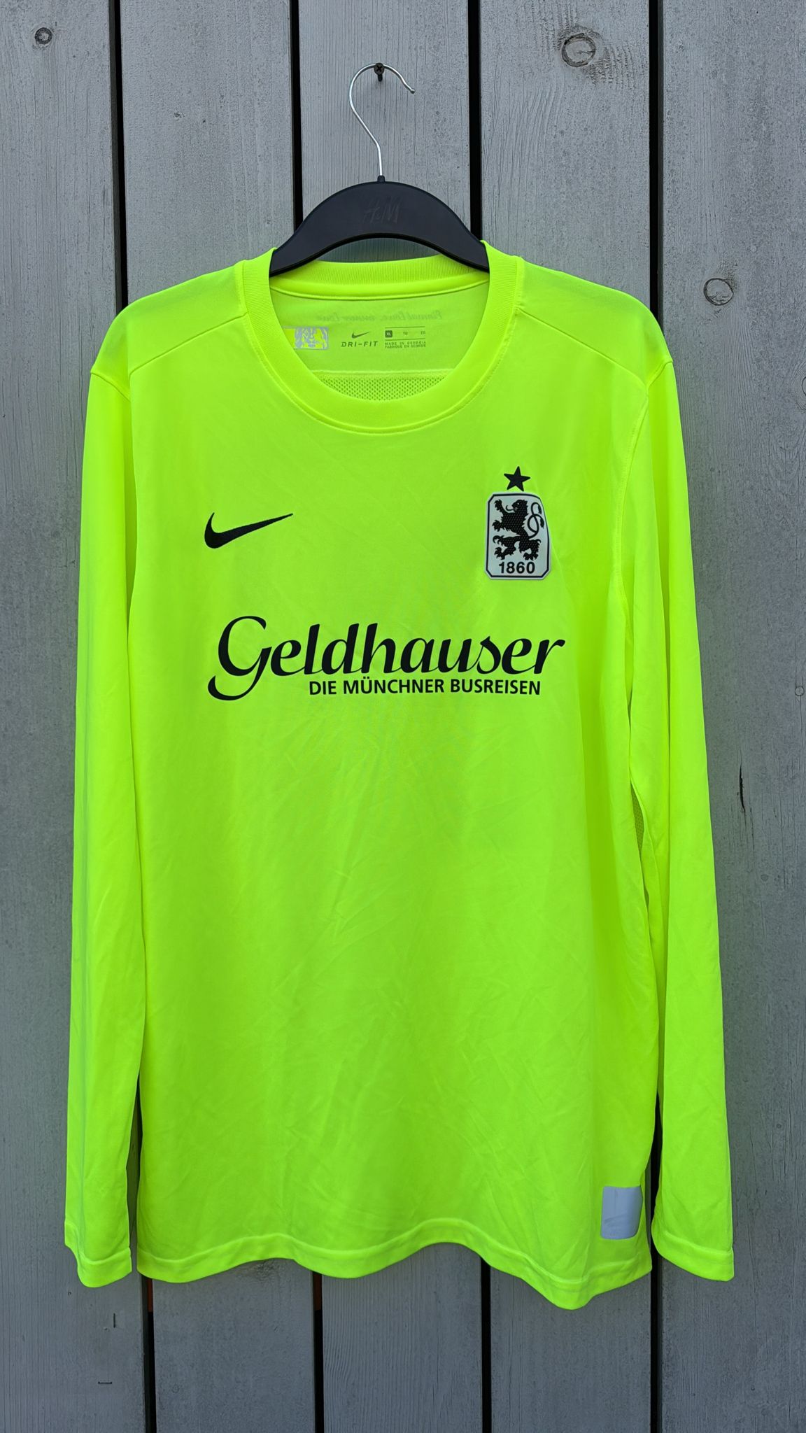 Torwart-Trikot U19 mit Geldhauser-Werbung, Größe XL.