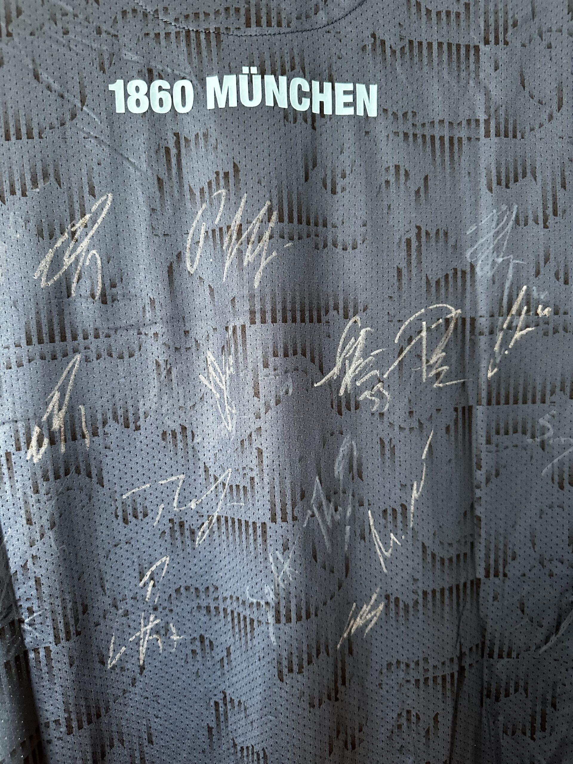 1860: Autogramm-Trikot 2026, Größe L