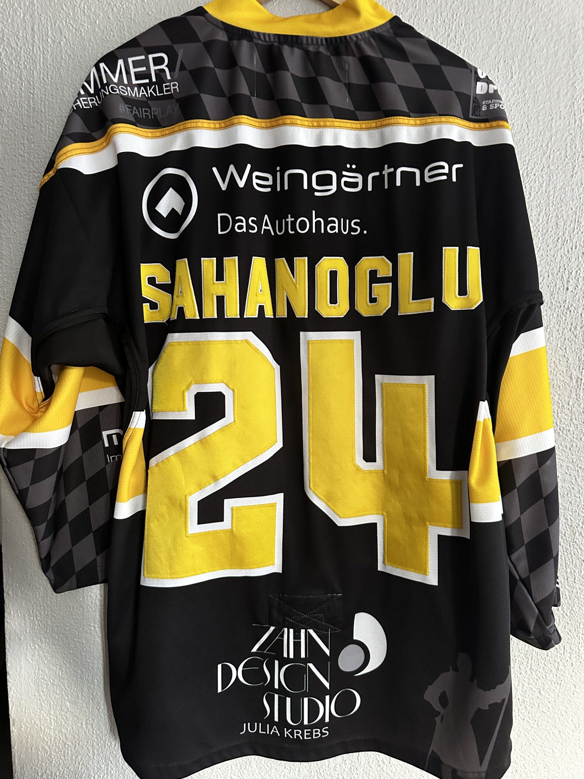 ECT: Original Spieler-Trikot Tölzer Löwen - Heimtrikot 25/26. #24, Isi Sahanoglu, Größe L.
