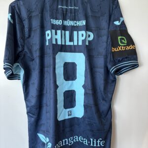 1860: Original Toto-Pokal-Trikot aus der laufenden Saison. #8, Philipp, Größe M.