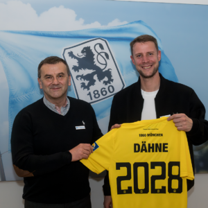 1860: signiertes Trikot von der Vertragsverlängerung Thomas Dähne, Größe XL.