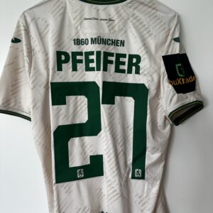 1860: Original Toto-Pokal-Trikot aus der laufenden Saison. #27 Pfeifer, Größe M.