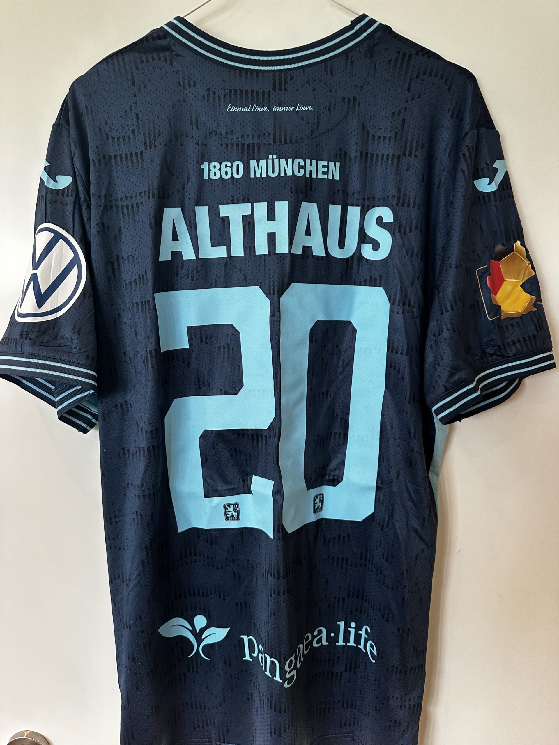 1860: Original-Trikot aus dem Toto-Pokal-Finale. Samuel Althaus, #20, Größe XL.