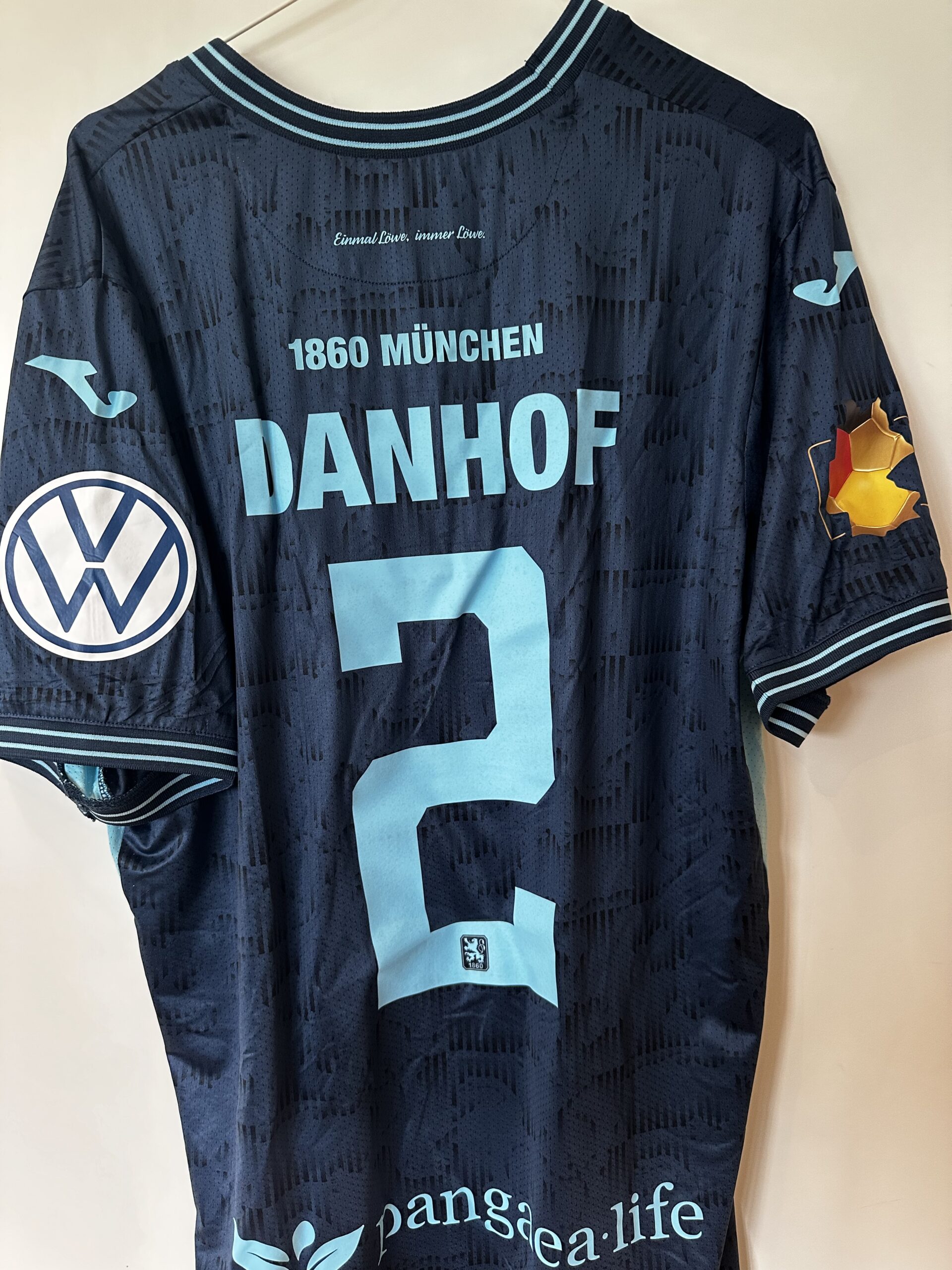 1860: Original-Trikot aus dem Toto-Pokal-Finale. Tim Danhof, #2, Größe XL.