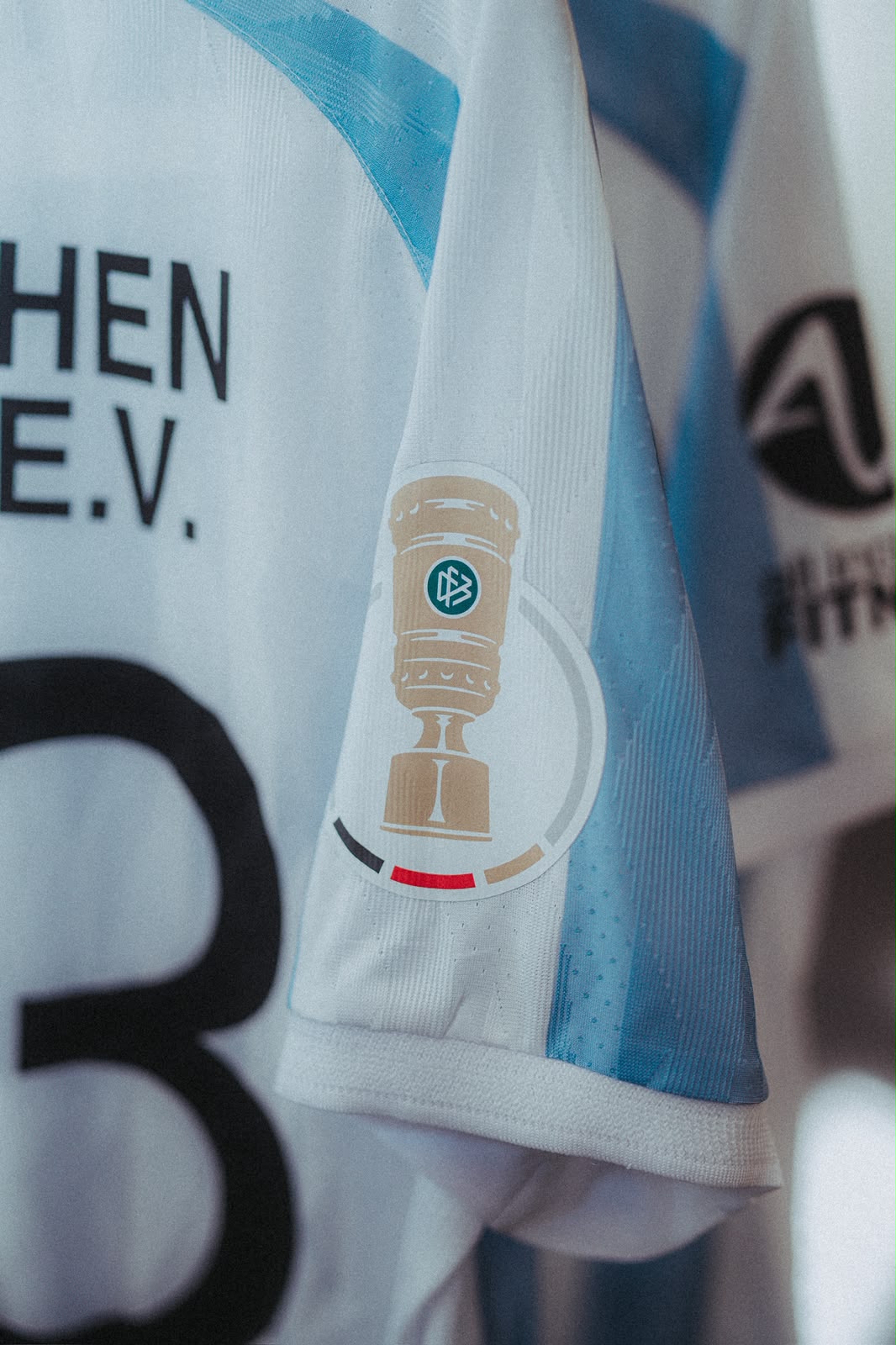 1860g: Original Societas DFB-Pokal-Trikot 1860-Kiel, #14 Dennis Dressel, Größe L. – Bild 3