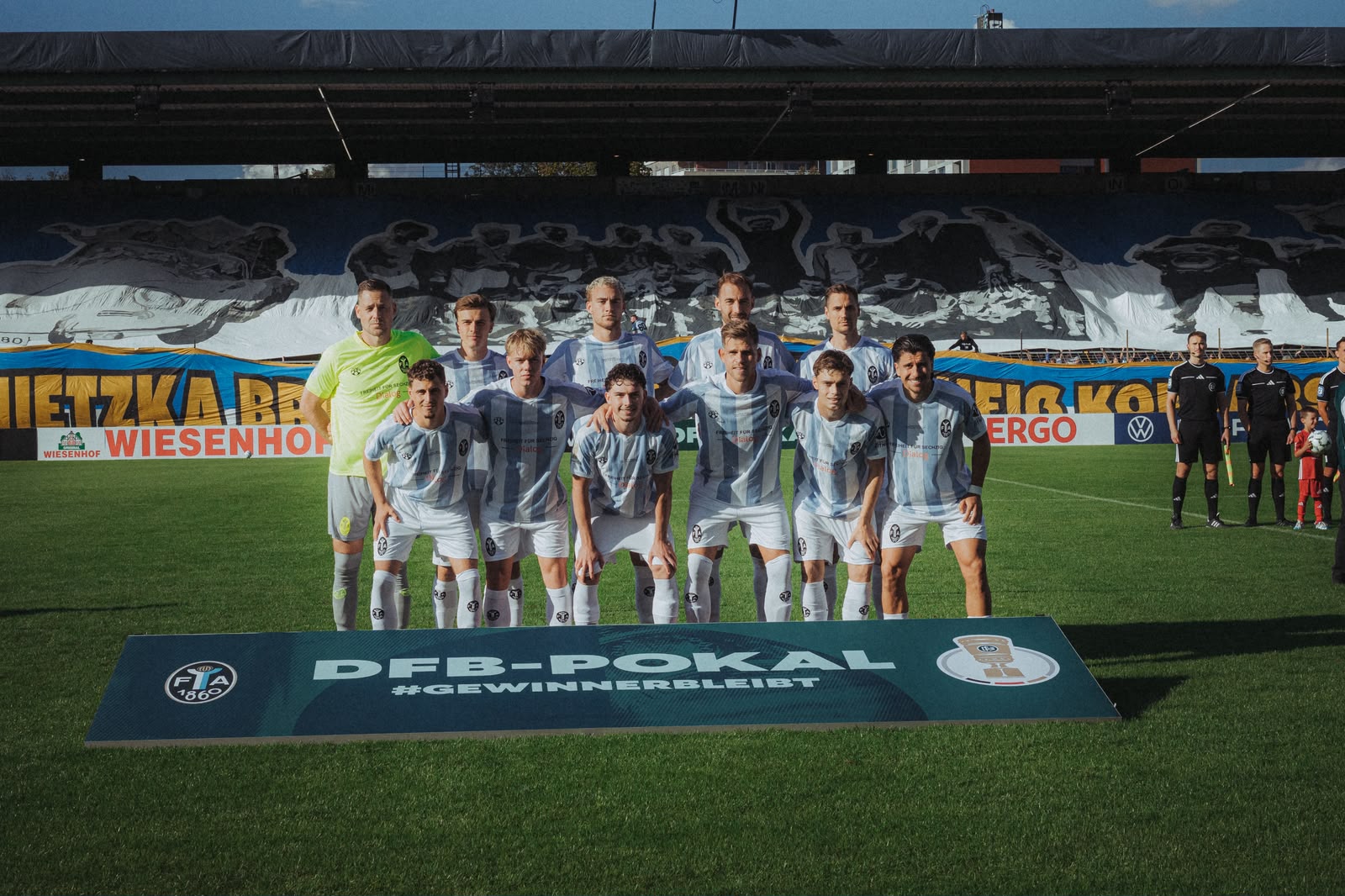 1860g: Original Societas DFB-Pokal-Trikot 1860-Kiel, #14 Dennis Dressel, Größe L.